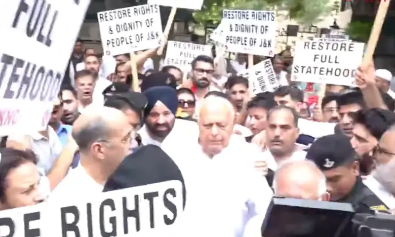 Hundreds protest in Delhi demanding restoration of autonomy for occupied Kashmir