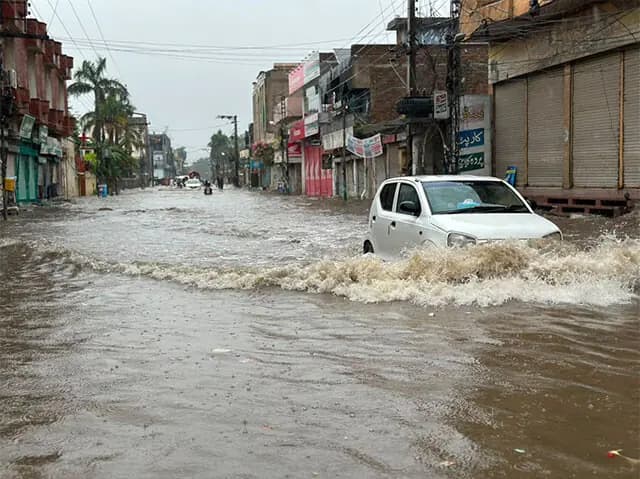 Eight die as downpour lashes central Punjab